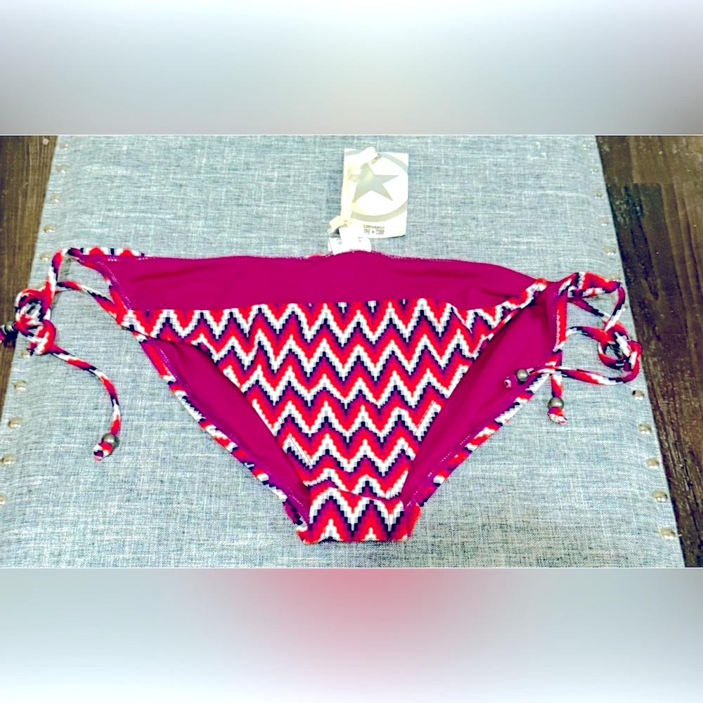 NWT Authentic Converse Women’s Slimming Tankini Bottom. Size:XL Vibrant Colors!